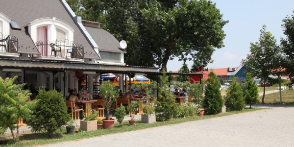 MARI NÉNI FOGADÓJA